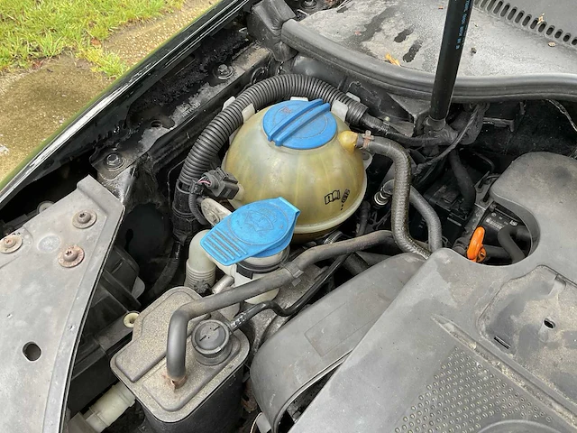Volkswagen - 2004 - golf - personenauto - afbeelding 16 van  35