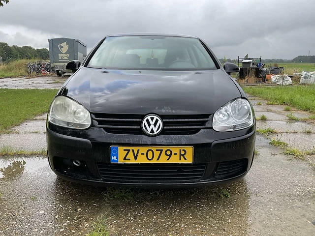 Volkswagen - 2004 - golf - personenauto - afbeelding 12 van  35