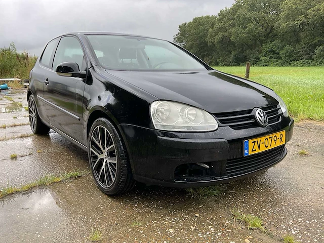 Volkswagen - 2004 - golf - personenauto - afbeelding 23 van  35