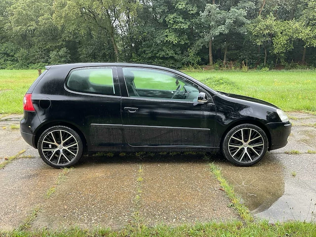 Volkswagen - 2004 - golf - personenauto - afbeelding 30 van  35