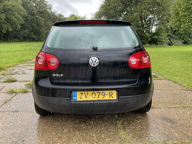 Volkswagen - 2004 - golf - personenauto - afbeelding 32 van  35
