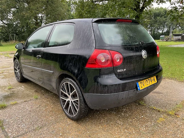 Volkswagen - 2004 - golf - personenauto - afbeelding 33 van  35