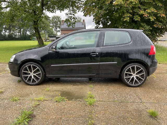 Volkswagen - 2004 - golf - personenauto - afbeelding 34 van  35