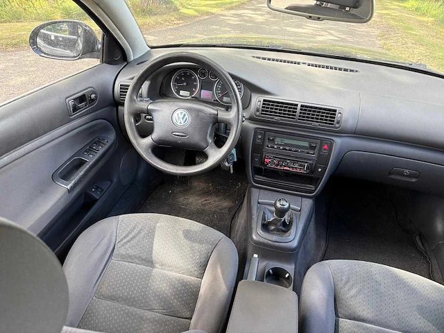 Volkswagen - 2004 - passat - 2.0-20v turijn - 22-pk-zj - afbeelding 3 van  20