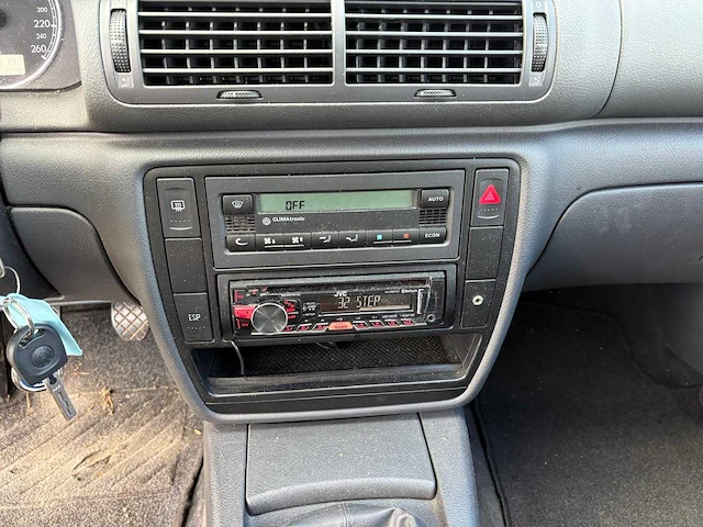 Volkswagen - 2004 - passat - 2.0-20v turijn - 22-pk-zj - afbeelding 7 van  20