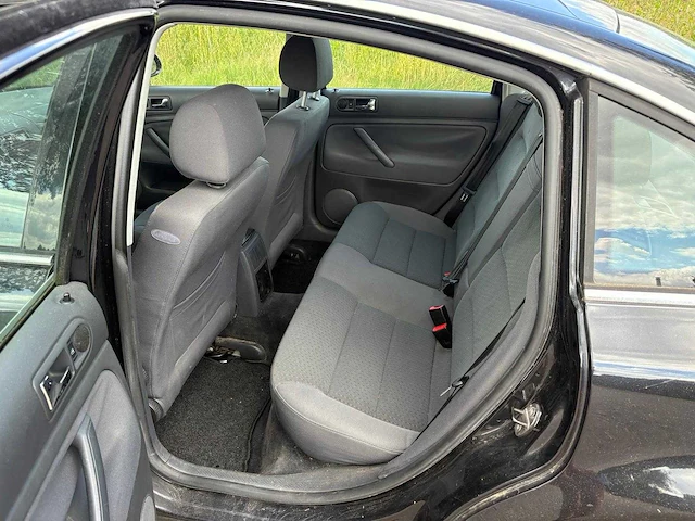 Volkswagen - 2004 - passat - 2.0-20v turijn - 22-pk-zj - afbeelding 8 van  20