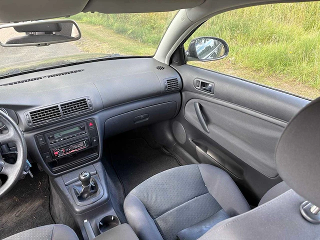 Volkswagen - 2004 - passat - 2.0-20v turijn - 22-pk-zj - afbeelding 9 van  20