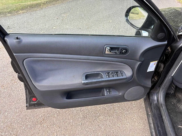Volkswagen - 2004 - passat - 2.0-20v turijn - 22-pk-zj - afbeelding 19 van  20
