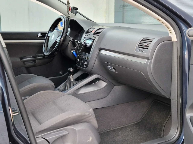 Volkswagen - 2005 - golf - 2.0 fsi sportline - 74-pz-rh - afbeelding 18 van  27