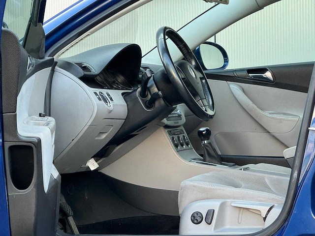 Volkswagen - 2006 - passat variant - 2.0 fsi sportline - 32-sh-bb - afbeelding 12 van  13