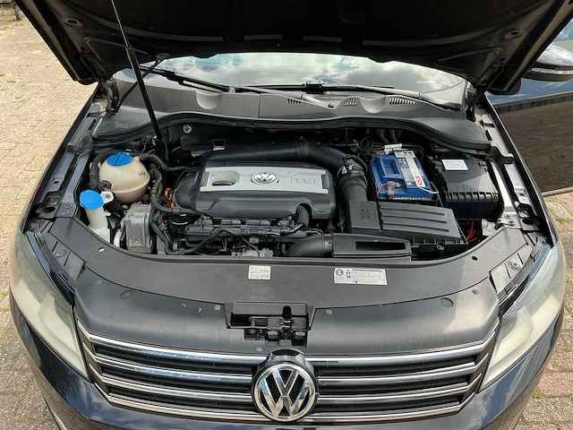 Volkswagen - 2011 - passat variant - 2.0 tsi highline - personenauto - afbeelding 2 van  11