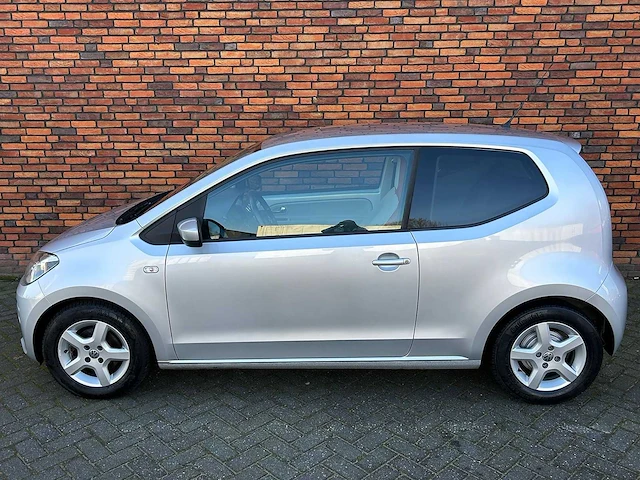 Volkswagen - 2013 - up! - 1.0 high up! bluem. - 25-zpk-1 - afbeelding 12 van  23