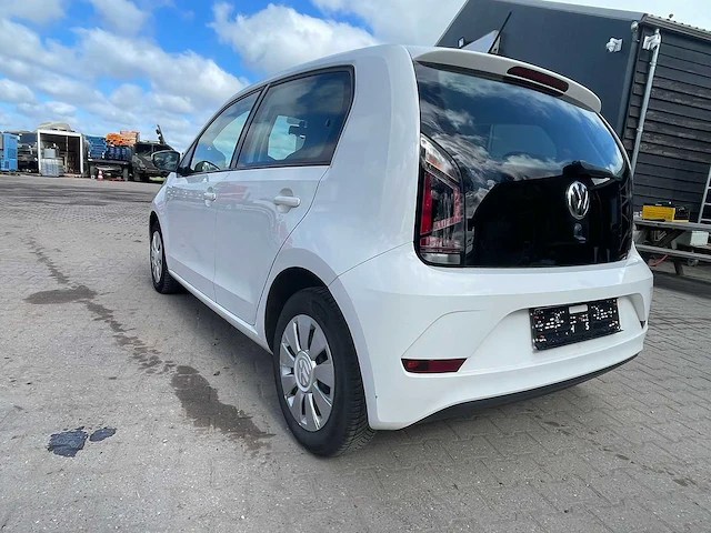 Volkswagen - 2018 - up - personenauto - afbeelding 5 van  32