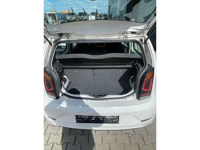 Volkswagen - 2018 - up - personenauto - afbeelding 13 van  32