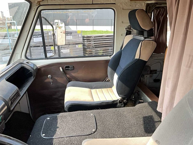 Volkswagen - 28 kampeerauto - camper - afbeelding 2 van  29