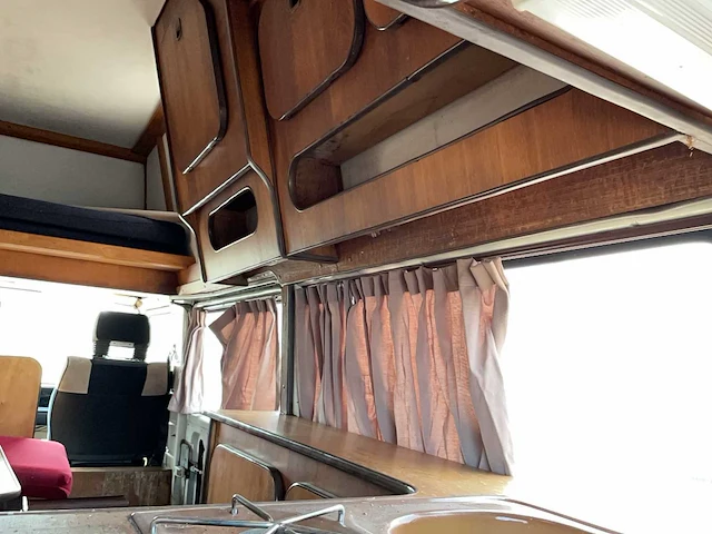 Volkswagen - 28 kampeerauto - camper - afbeelding 11 van  29