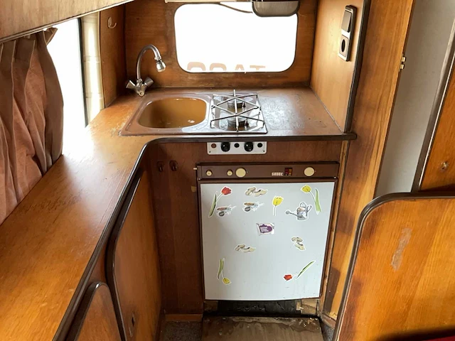 Volkswagen - 28 kampeerauto - camper - afbeelding 16 van  29