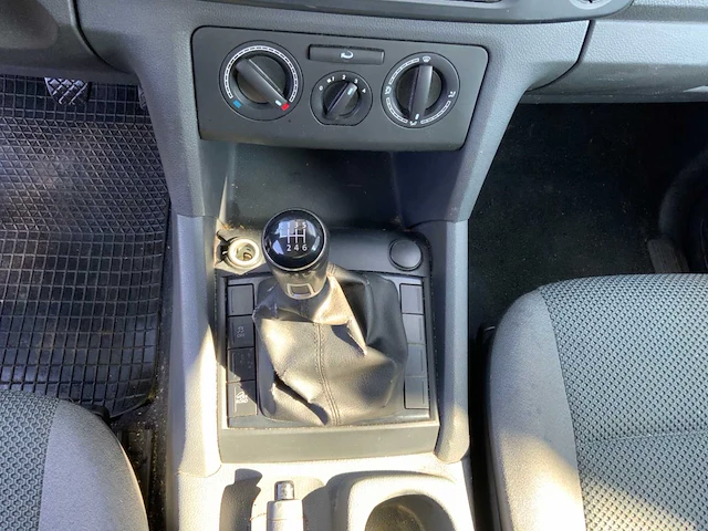 Volkswagen - amarok met klaas 25m verhuislift - afbeelding 24 van  45