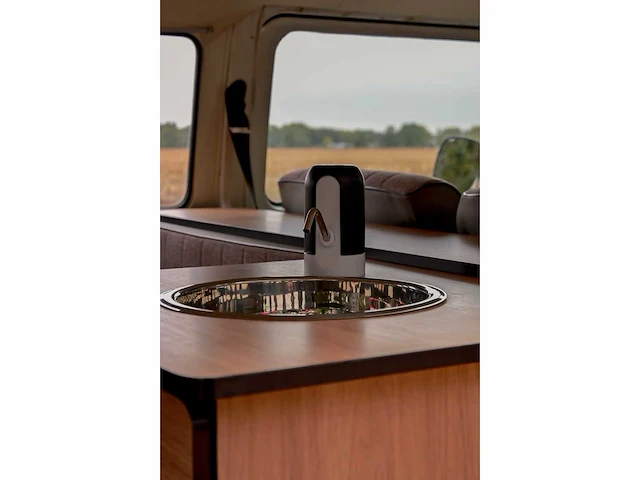 Volkswagen - camper - t2 - oldtimer - afbeelding 8 van  10
