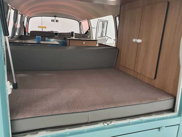 Volkswagen - camper - t2 - oldtimer - afbeelding 9 van  10