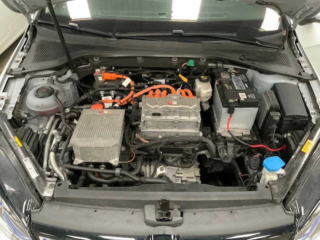Volkswagen - e-golf 5-drs - 2018 - warmtepomp - afbeelding 10 van  20