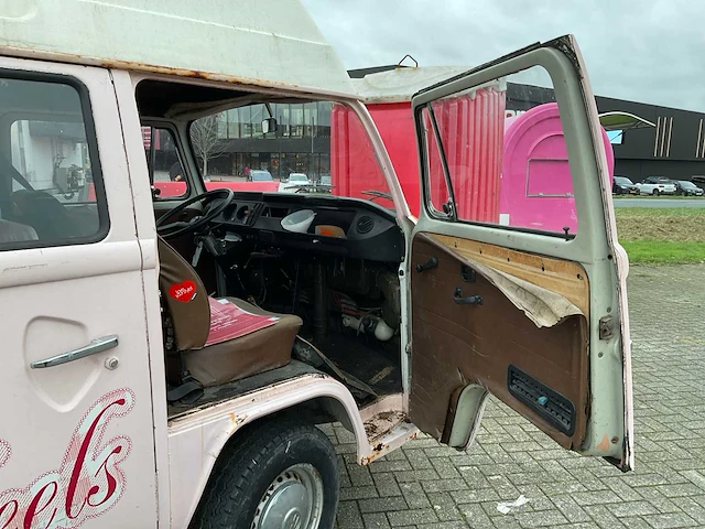 Volkswagen - foodtruck - afbeelding 17 van  29