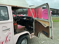 Volkswagen - foodtruck - afbeelding 17 van  29