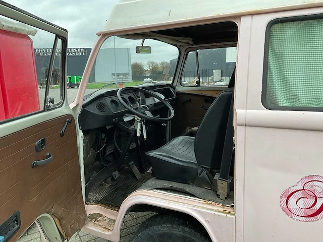 Volkswagen - foodtruck - afbeelding 19 van  29