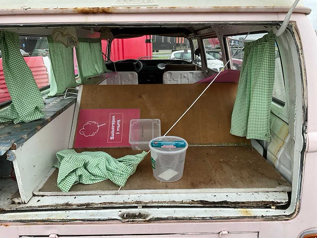 Volkswagen - foodtruck - afbeelding 28 van  29