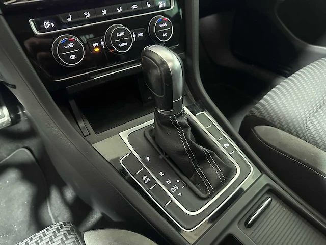 Volkswagen - golf - 1.5 fsi automaat r line - belgische papieren - afbeelding 4 van  24
