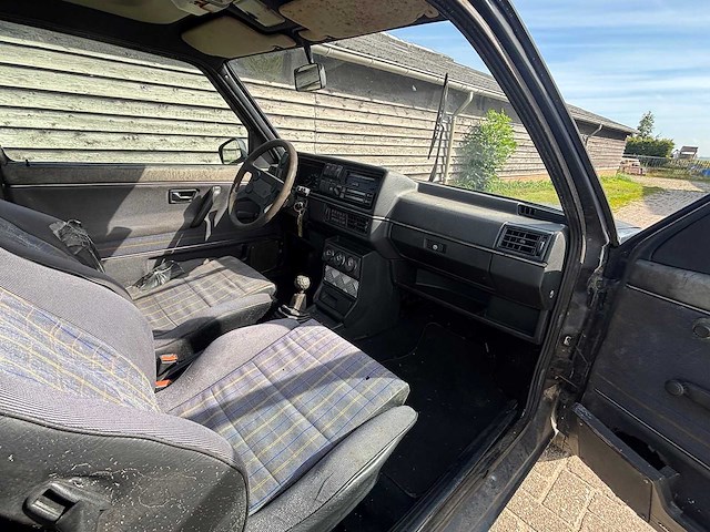 Volkswagen - golf - 1.8 gti inj. - 1989 - classic cars >15 - afbeelding 13 van  34