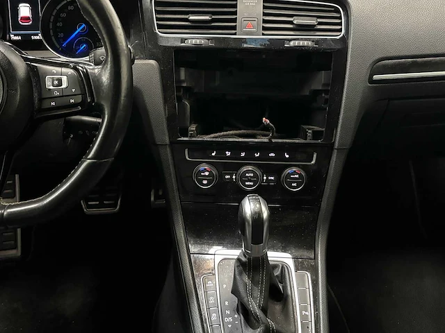 Volkswagen - golf - 2.0 tsi 4motion r - car - 2017 - afbeelding 15 van  40