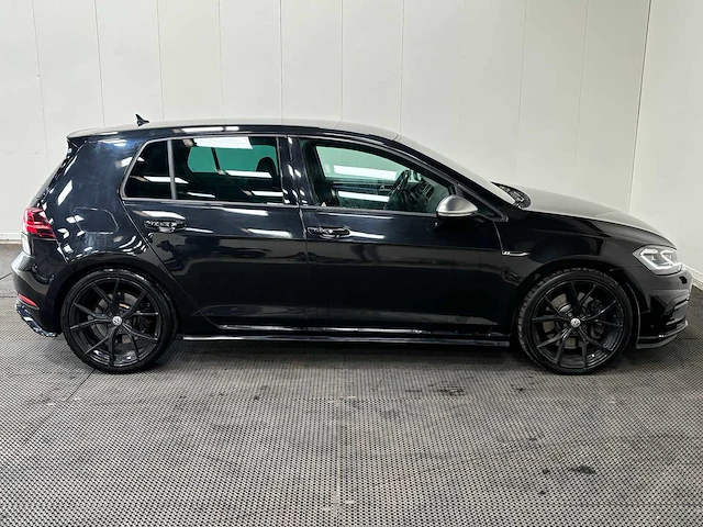 Volkswagen - golf - 2.0 tsi 4motion r - car - 2017 - afbeelding 36 van  40