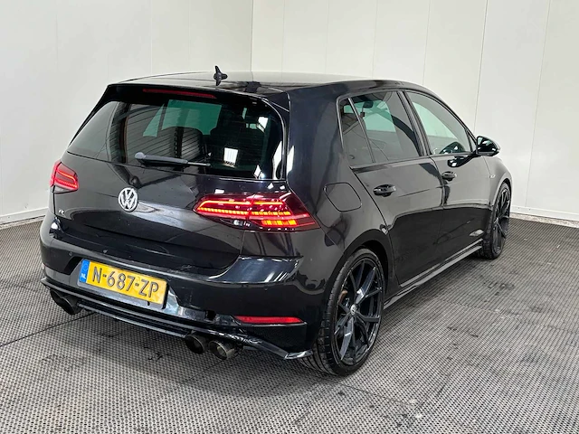 Volkswagen - golf - 2.0 tsi 4motion r - car - 2017 - afbeelding 37 van  40