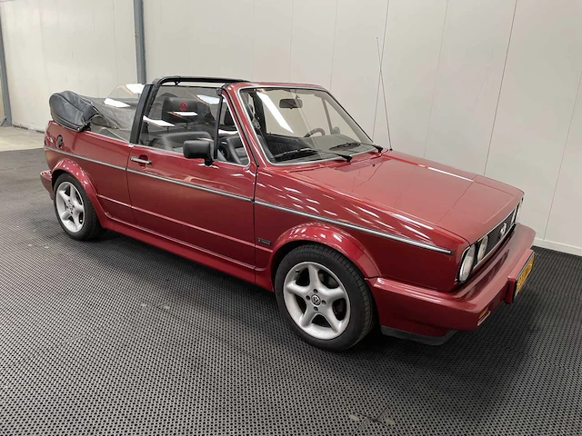 Volkswagen - golf - cabriolet - oldtimer - 1983 - afbeelding 10 van  36