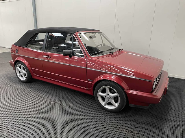 Volkswagen - golf - cabriolet - oldtimer - 1983 - afbeelding 11 van  36
