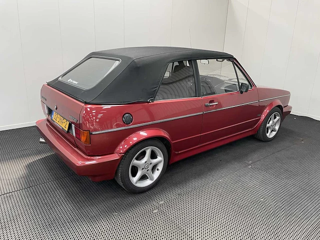 Volkswagen - golf - cabriolet - oldtimer - 1983 - afbeelding 13 van  36