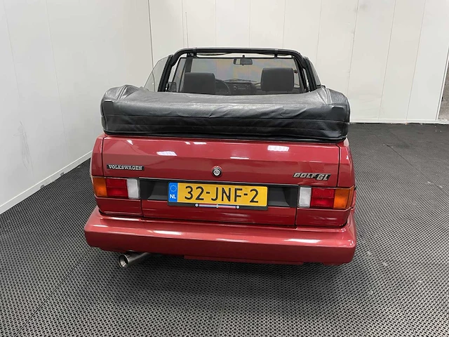 Volkswagen - golf - cabriolet - oldtimer - 1983 - afbeelding 15 van  36