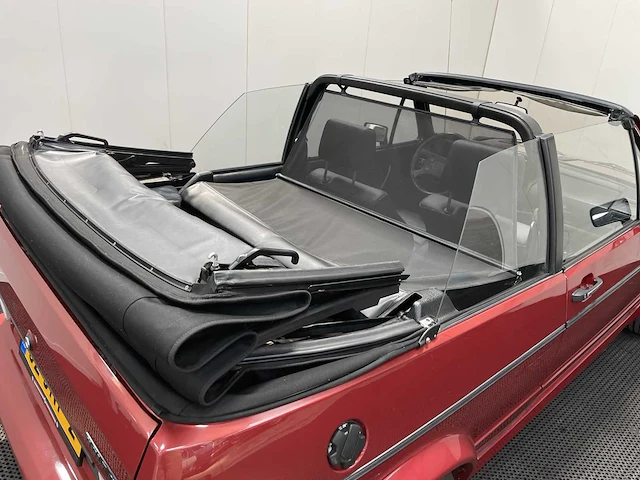 Volkswagen - golf - cabriolet - oldtimer - 1983 - afbeelding 16 van  36
