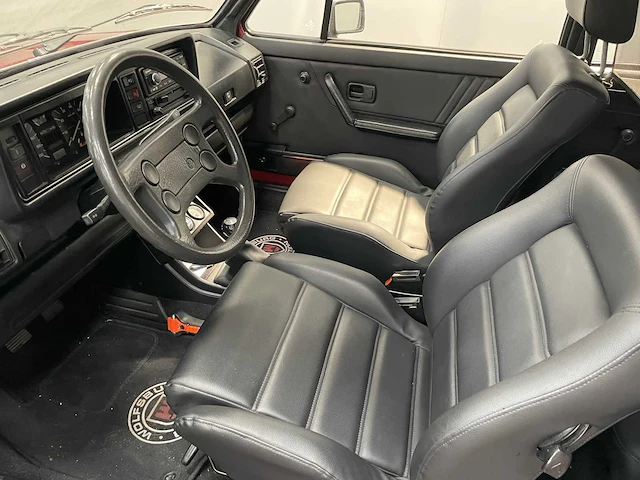 Volkswagen - golf - cabriolet - oldtimer - 1983 - afbeelding 17 van  36