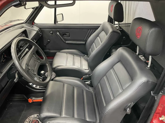 Volkswagen - golf - cabriolet - oldtimer - 1983 - afbeelding 18 van  36