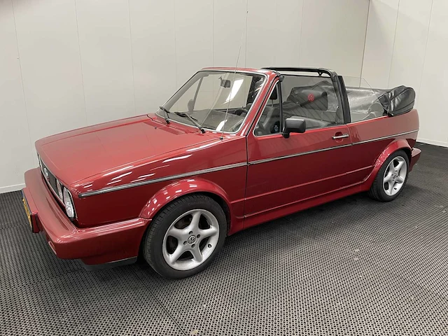 Volkswagen - golf - cabriolet - oldtimer - 1983 - afbeelding 1 van  36