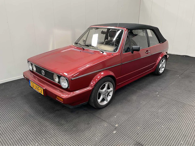 Volkswagen - golf - cabriolet - oldtimer - 1983 - afbeelding 2 van  36