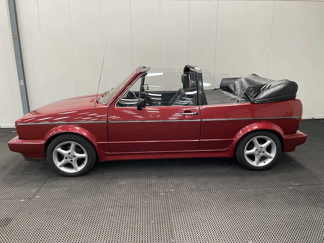Volkswagen - golf - cabriolet - oldtimer - 1983 - afbeelding 3 van  36