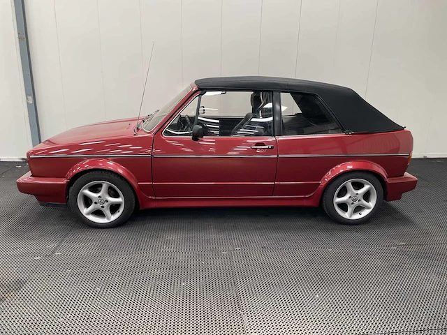 Volkswagen - golf - cabriolet - oldtimer - 1983 - afbeelding 4 van  36