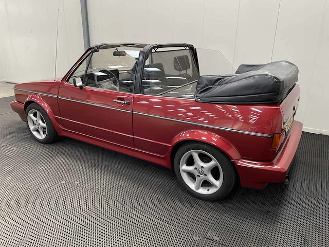 Volkswagen - golf - cabriolet - oldtimer - 1983 - afbeelding 5 van  36
