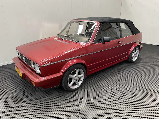 Volkswagen - golf - cabriolet - oldtimer - 1983 - afbeelding 7 van  36