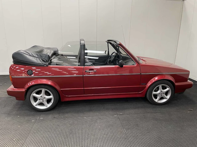 Volkswagen - golf - cabriolet - oldtimer - 1983 - afbeelding 8 van  36