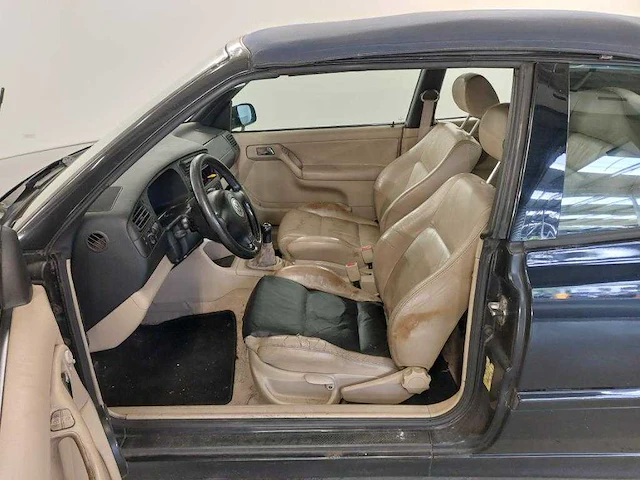 Volkswagen - golf - cabriolet - personenauto - afbeelding 15 van  19