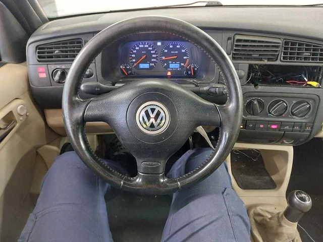 Volkswagen - golf - cabriolet - personenauto - afbeelding 17 van  19
